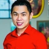 Coach-KarFei a person with a red shirt