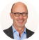 testi-thomas-min a man wearing glasses