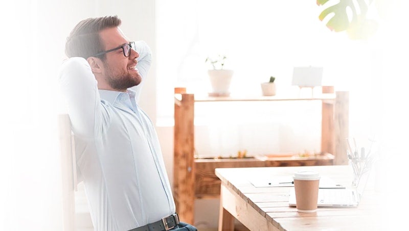 bonus-18-responsive-min a man with a beard and glasses