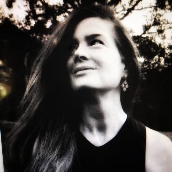 Lisa L Miller